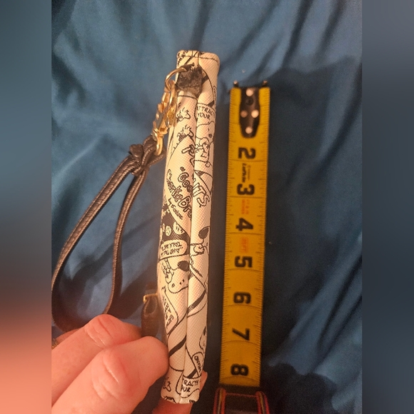 Black and White Cartoon Print ID Phone Pouch Wrislet Snoopy Peanuts - Picture 4 of 13